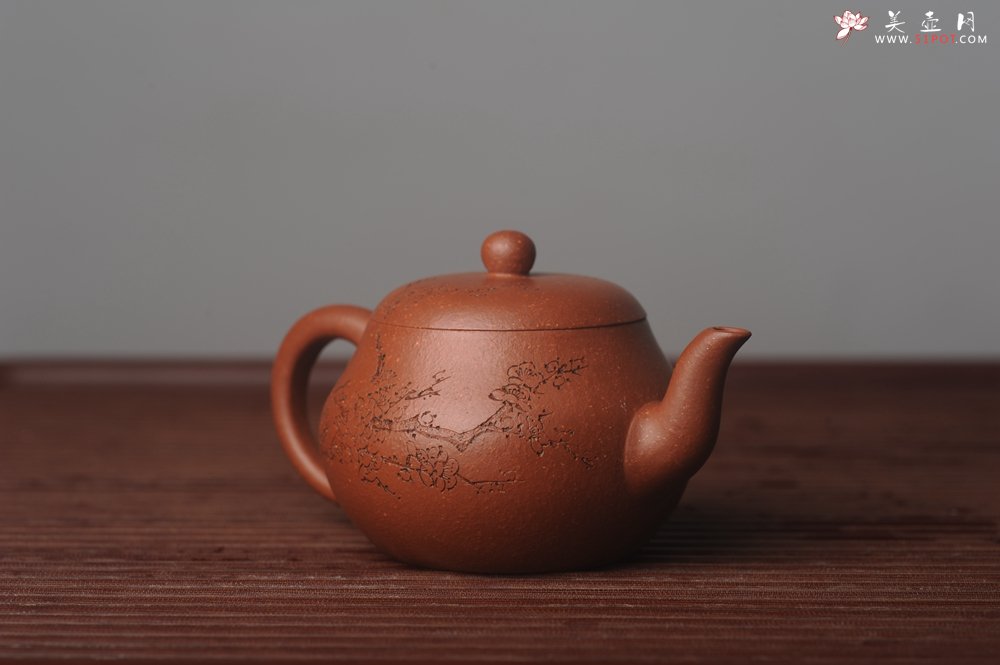 紫砂壶图片：潜力股周小培原创全手工缘德壶 通转梅花 特文气 - 宜兴紫砂壶网
