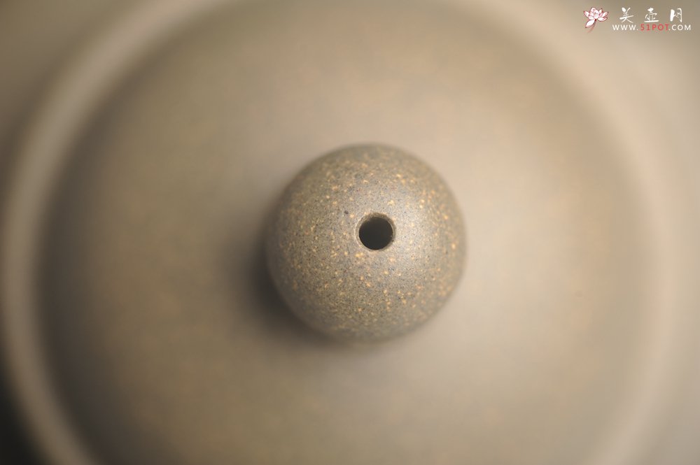 紫砂壶图片：美壶特惠 精致青段寿珍掇球茶壶 性价比高 茶人醉爱 - 宜兴紫砂壶网