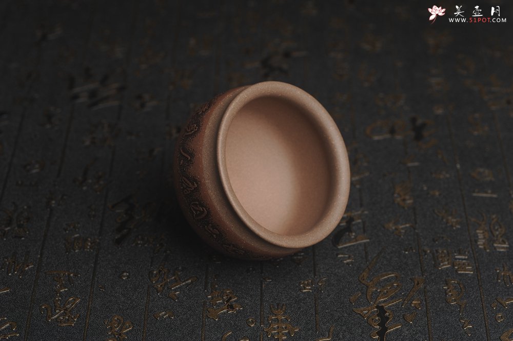 紫砂壶图片：美杯特惠 精致厚重雅致紫砂主人杯 世间那（哪）有岁月静好 只因有人负重前行 - 宜兴紫砂壶网
