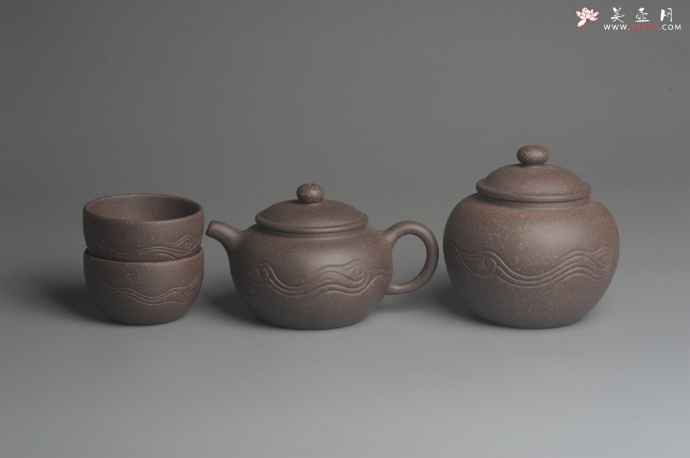 紫砂壶图片：美壶特惠 优质青灰段泥精致行云流水套组 一壶（180cc）二杯一醒茶罐（280cc） - 宜兴紫砂壶网