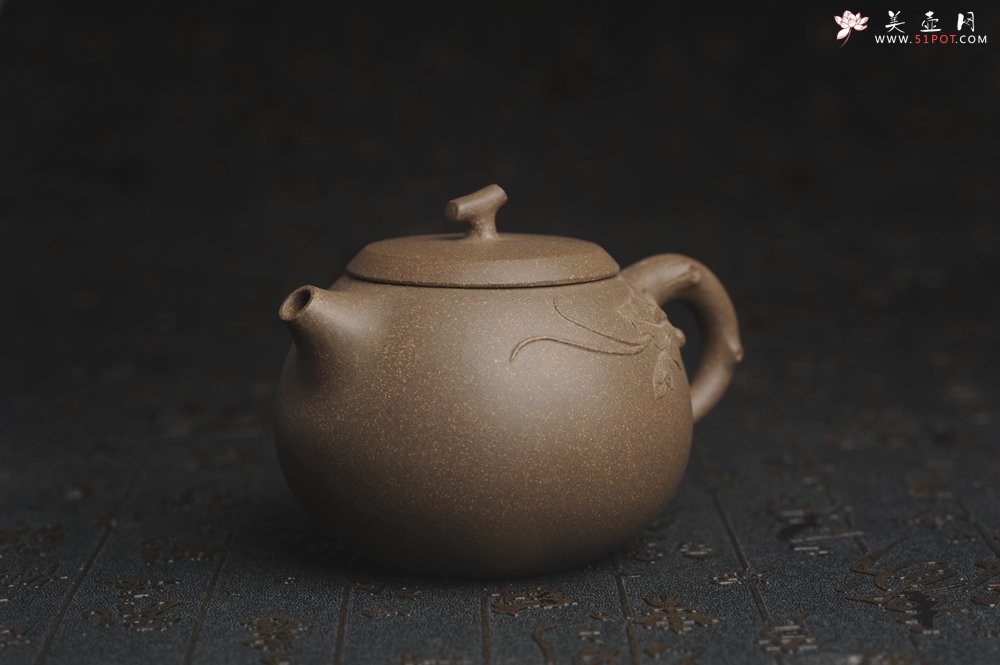 紫砂壶图片：美壶特惠 精致青段茄瓜物语壶 茶人醉爱 - 宜兴紫砂壶网