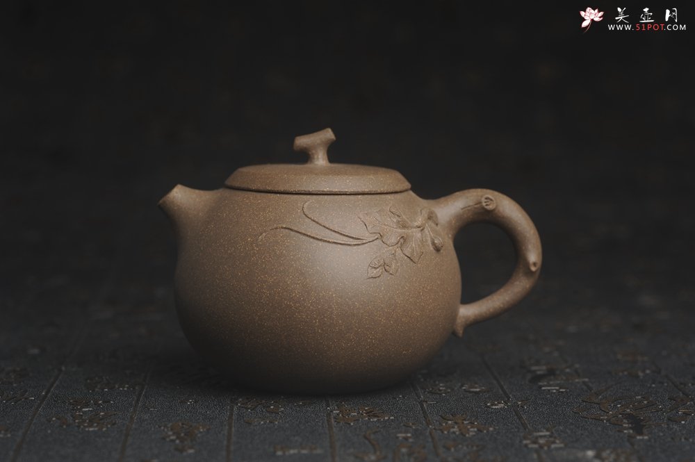 紫砂壶图片：美壶特惠 精致青段茄瓜物语壶 茶人醉爱 - 宜兴紫砂壶网