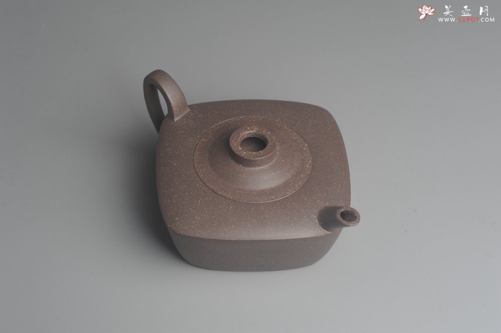 紫砂壶图片：美壶特惠 精致青灰段泥四方无名壶 茶人醉爱 - 宜兴紫砂壶网