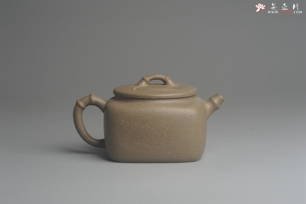 紫砂壶图片：美壶特惠 精工青段四方竹壶 茶人醉爱 - 宜兴紫砂壶网