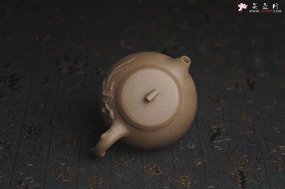 紫砂壶图片：美壶特惠 精致青段茄瓜物语壶 茶人醉爱 - 宜兴紫砂壶网