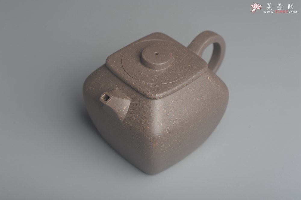 紫砂壶图片：美壶特惠 优质青灰段泥精致混方巨轮壶 茶人醉爱 - 宜兴紫砂壶网