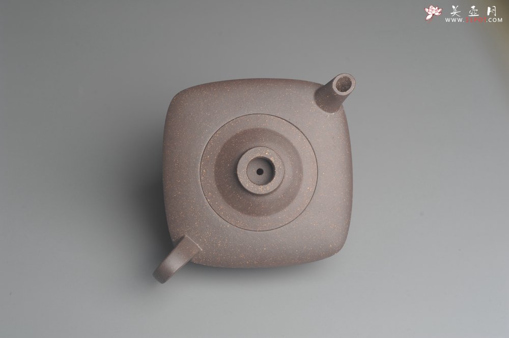 紫砂壶图片：美壶特惠 精致青灰段泥四方无名壶 茶人醉爱 - 宜兴紫砂壶网