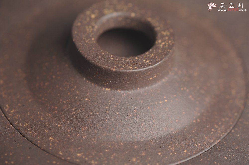 紫砂壶图片：美壶特惠 精致青灰段泥四方无名壶 茶人醉爱 - 宜兴紫砂壶网