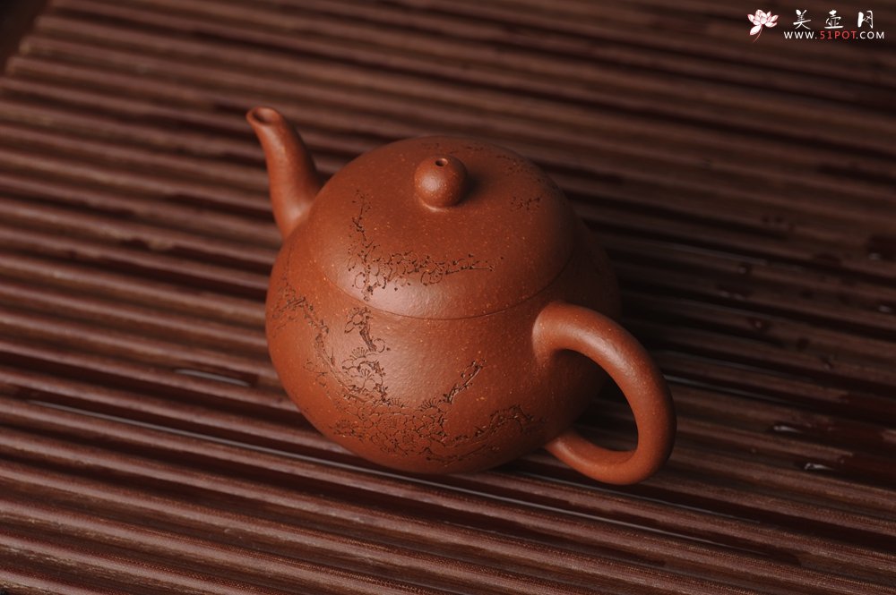 紫砂壶图片：潜力股周小培原创全手工缘德壶 通转梅花 特文气 - 宜兴紫砂壶网