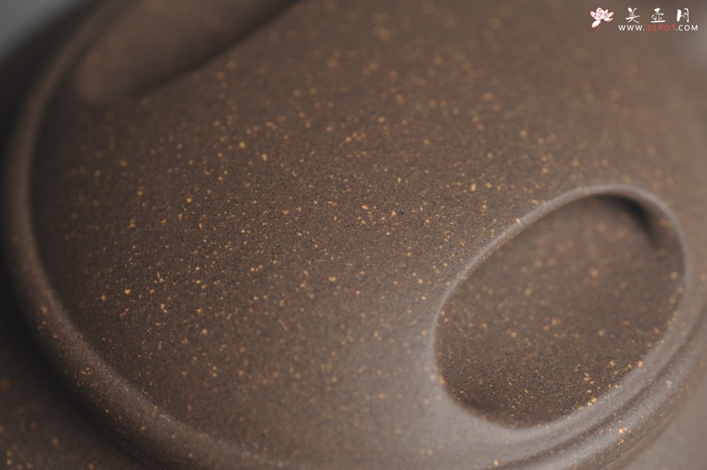 紫砂壶图片：美壶特惠 精工青段牛盖井栏壶 茶人醉爱 - 宜兴紫砂壶网