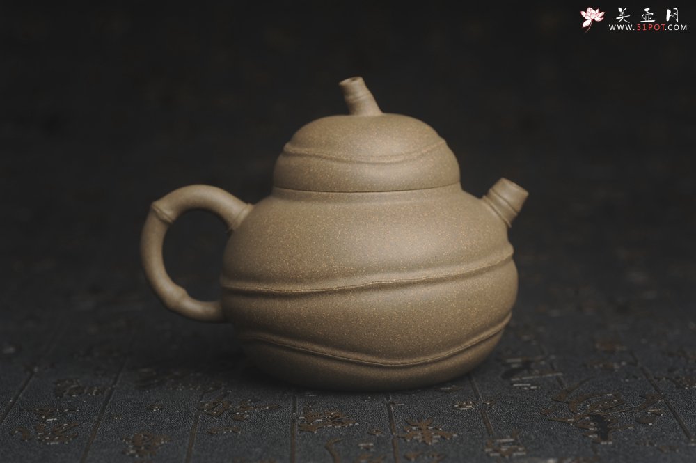 紫砂壶图片：美壶特惠 精致青段薄胎 质量仅101g 大肚竹壶 - 宜兴紫砂壶网