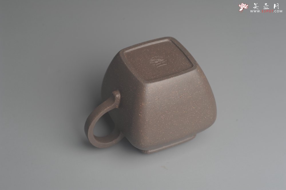 紫砂壶图片：美壶特惠 优质青灰段泥精致混方巨轮壶 茶人醉爱 - 宜兴紫砂壶网