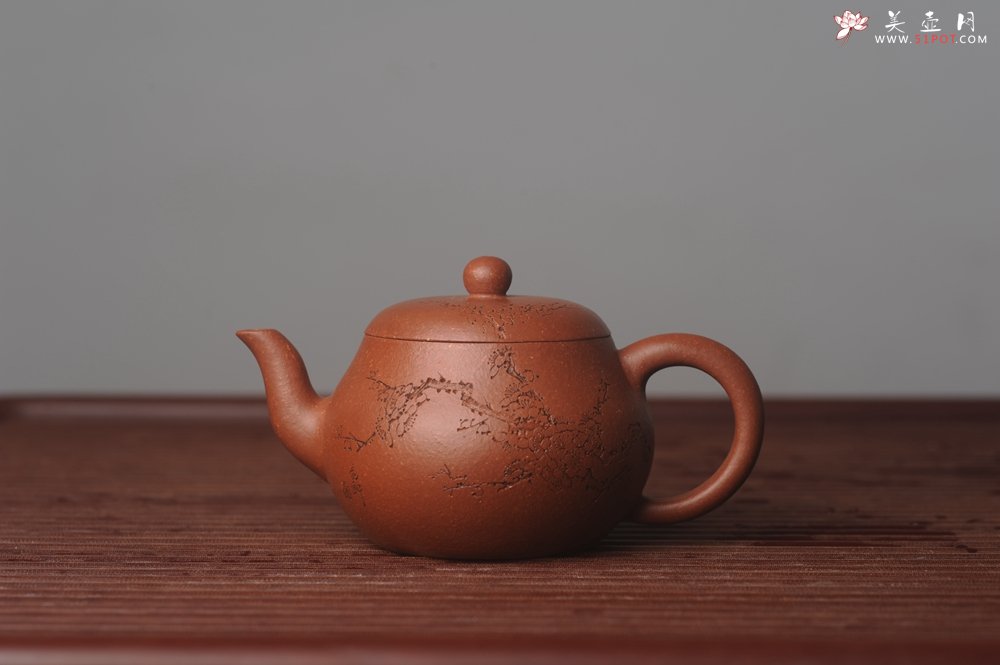 紫砂壶图片：潜力股周小培原创全手工缘德壶 通转梅花 特文气 - 宜兴紫砂壶网
