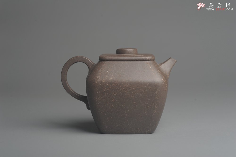 紫砂壶图片：美壶特惠 优质青灰段泥精致混方巨轮壶 茶人醉爱 - 宜兴紫砂壶网