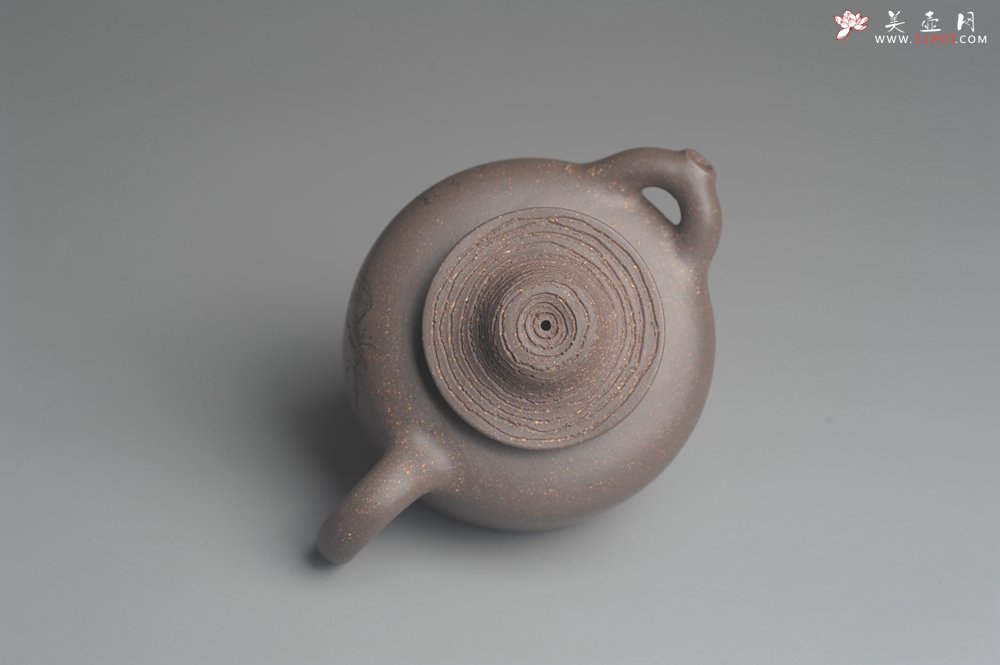 紫砂壶图片：美壶特惠 优质青灰段泥精致牧牛壶 茶人醉爱 - 宜兴紫砂壶网