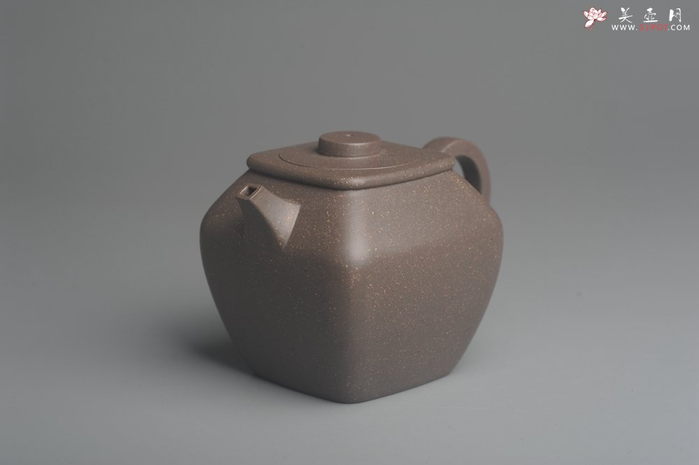 紫砂壶图片：美壶特惠 优质青灰段泥精致混方巨轮壶 茶人醉爱 - 宜兴紫砂壶网