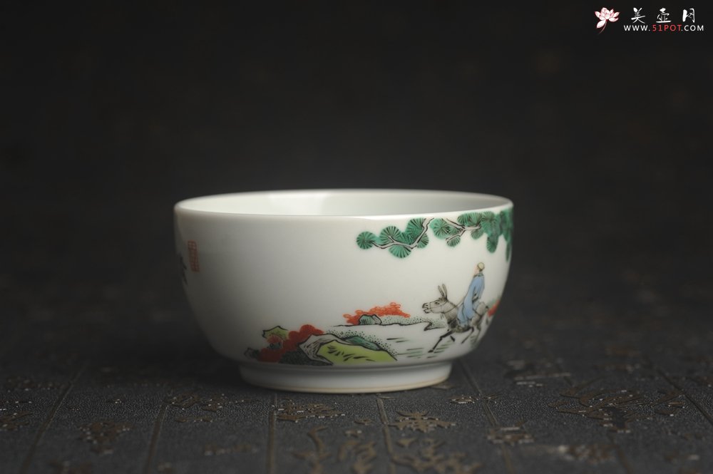 紫砂壶图片：玄辰器 精品古彩踏歌行主人杯压手杯 景德镇茶杯 茶人醉爱 - 宜兴紫砂壶网