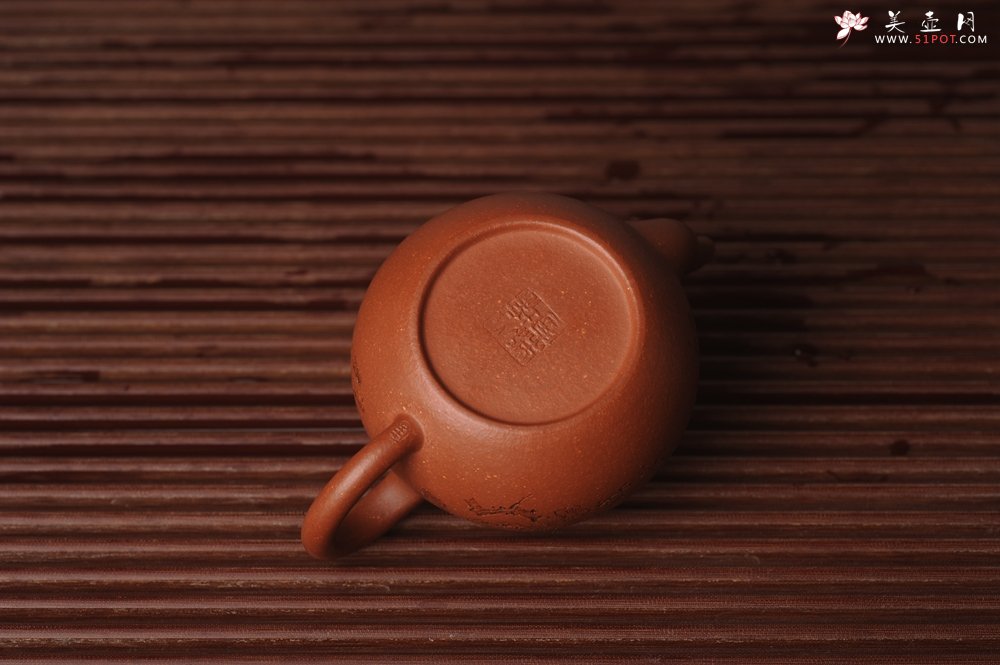 紫砂壶图片：潜力股周小培原创全手工缘德壶 通转梅花 特文气 - 宜兴紫砂壶网