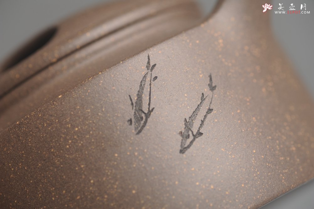 紫砂壶图片：美壶特惠 精工青段牛盖井栏壶 茶人醉爱 - 宜兴紫砂壶网