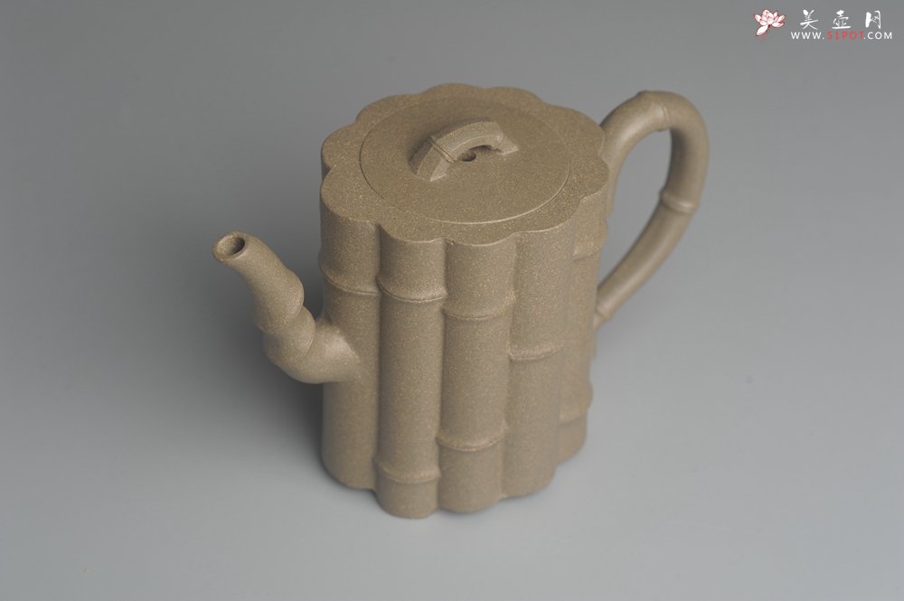 紫砂壶图片：美壶特惠 精致青段十三竹壶 茶人醉爱 - 宜兴紫砂壶网