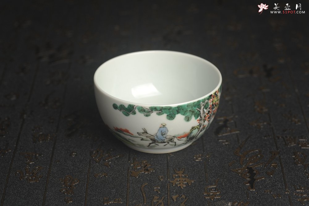 紫砂壶图片：玄辰器 精品古彩踏歌行主人杯压手杯 景德镇茶杯 茶人醉爱 - 宜兴紫砂壶网