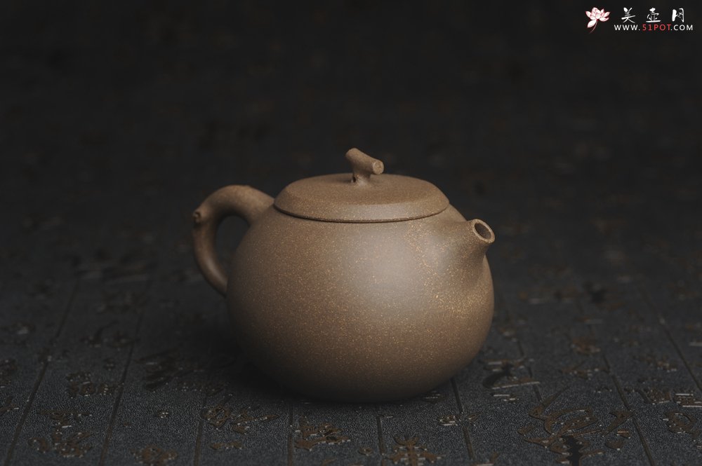 紫砂壶图片：美壶特惠 精致青段茄瓜物语壶 茶人醉爱 - 宜兴紫砂壶网