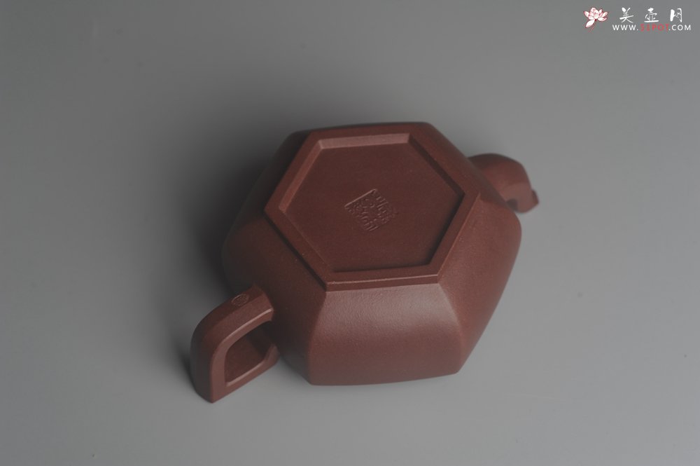 紫砂壶图片：美壶特惠 精致全手工六方雪华 泥料超好 矿物质丰富 - 宜兴紫砂壶网