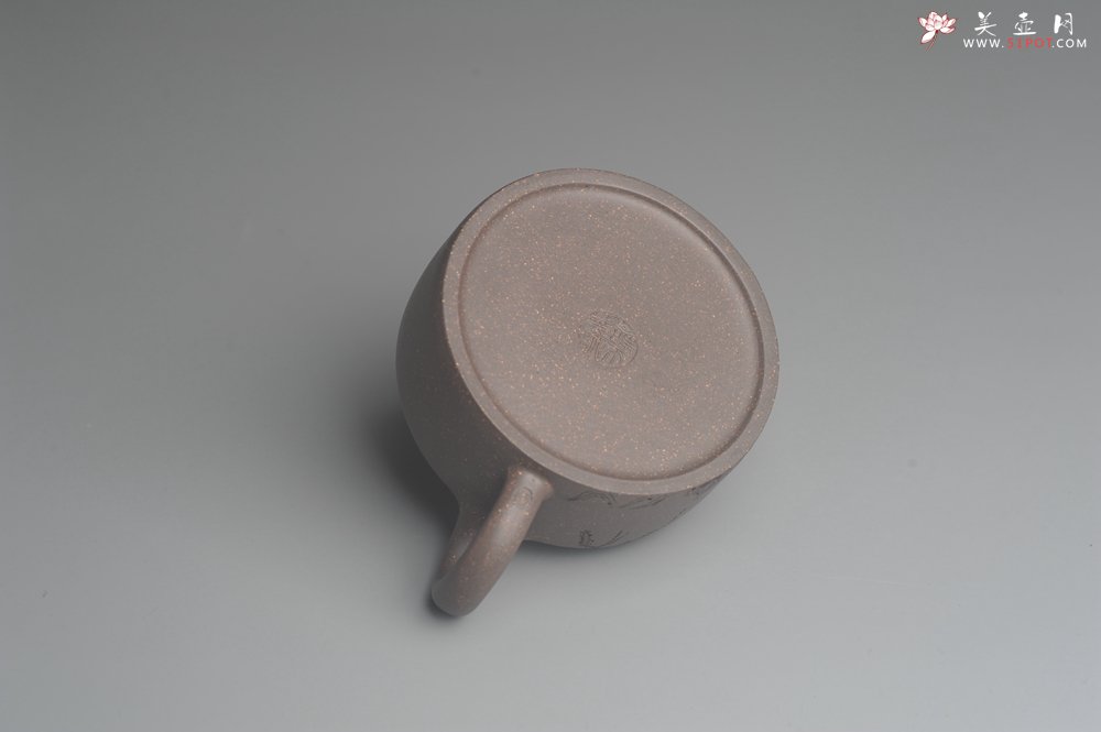 紫砂壶图片：美壶特惠 优质青灰段泥精致牧牛壶 茶人醉爱 - 宜兴紫砂壶网