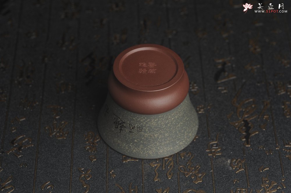 紫砂壶图片：美杯国庆特惠 精品好泥好工好刻雅致特厚实松鼠主人杯二式 - 宜兴紫砂壶网