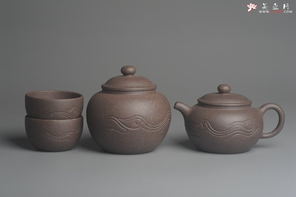 紫砂壶图片：美壶特惠 优质青灰段泥精致行云流水套组 一壶（180cc）二杯一醒茶罐（280cc） - 宜兴紫砂壶网