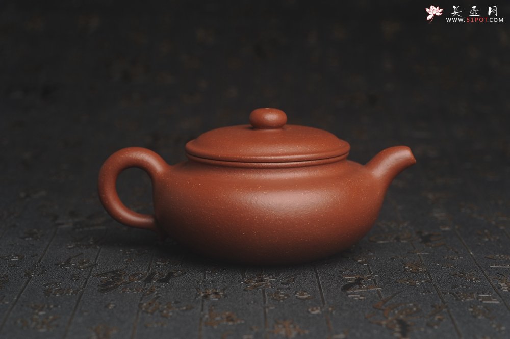 紫砂壶图片：美壶特惠  精致特好降坡泥扁仿古 茶人醉爱 - 宜兴紫砂壶网