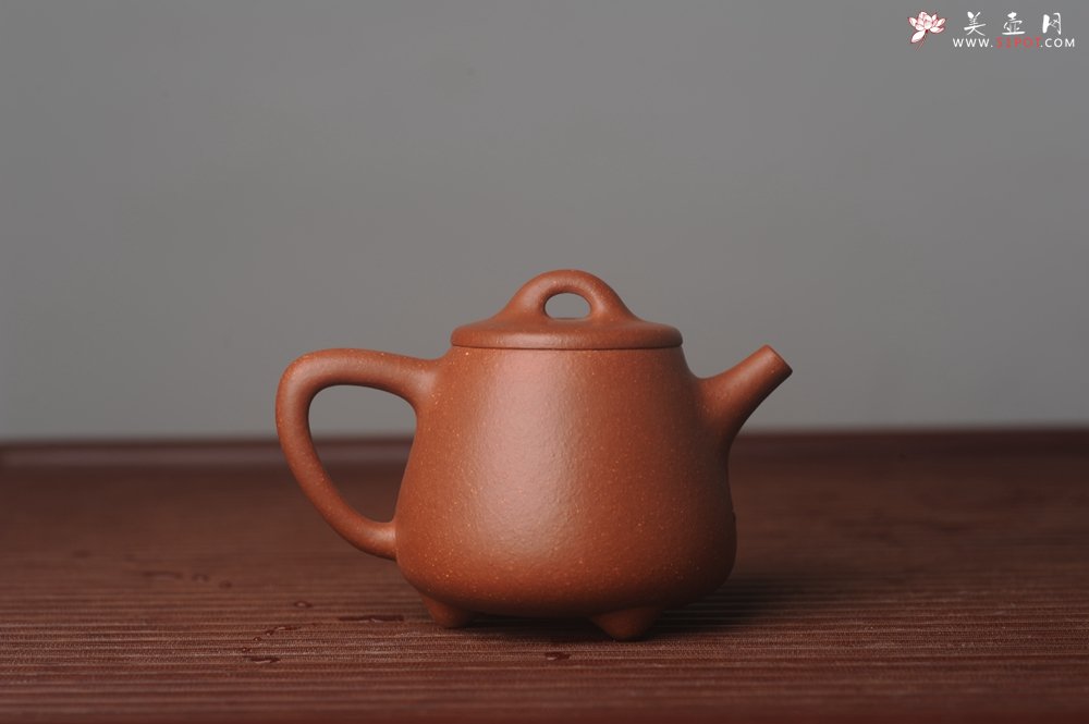 紫砂壶图片：美壶特惠  精工红降坡泥高石瓢 茶人醉爱 - 宜兴紫砂壶网