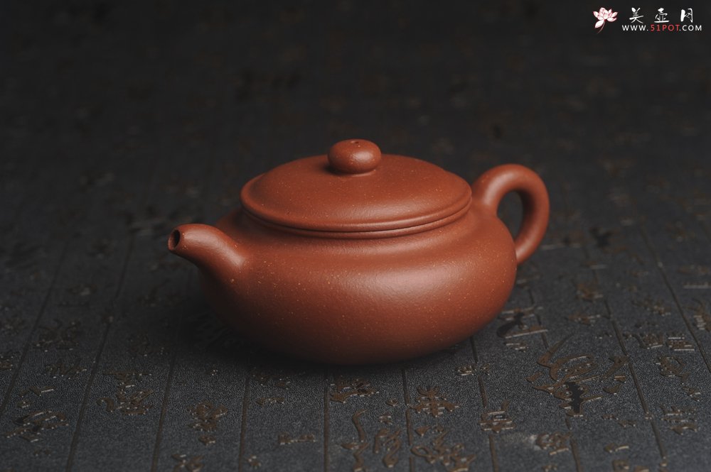 紫砂壶图片：美壶特惠  精致特好降坡泥扁仿古 茶人醉爱 - 宜兴紫砂壶网