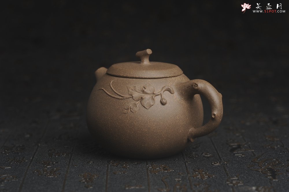 紫砂壶图片：美壶特惠 精致青段茄瓜物语壶 茶人醉爱 - 宜兴紫砂壶网