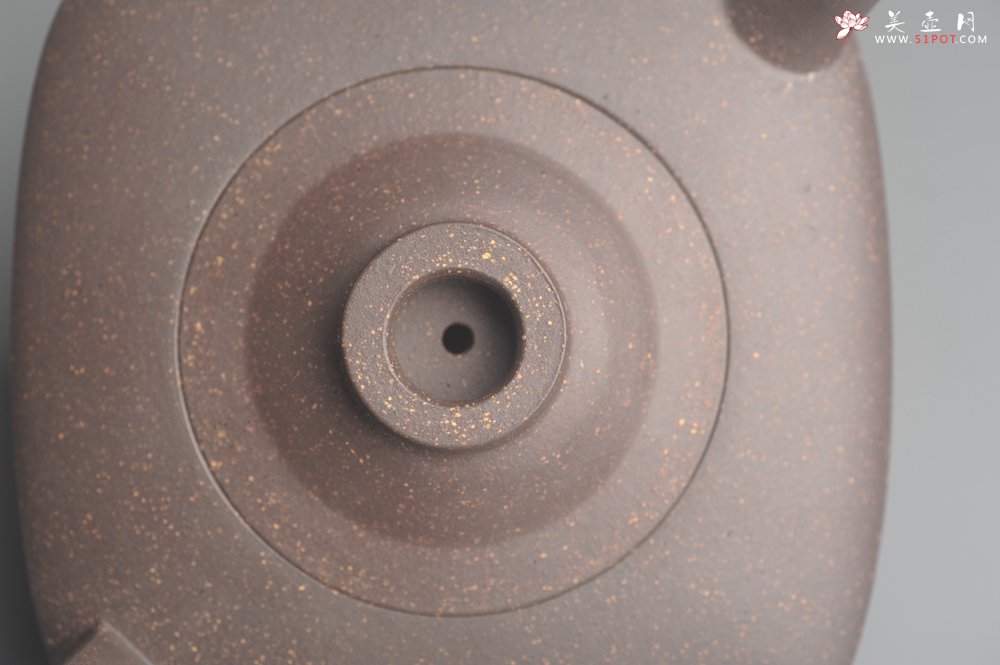 紫砂壶图片：美壶特惠 精致青灰段泥四方无名壶 茶人醉爱 - 宜兴紫砂壶网