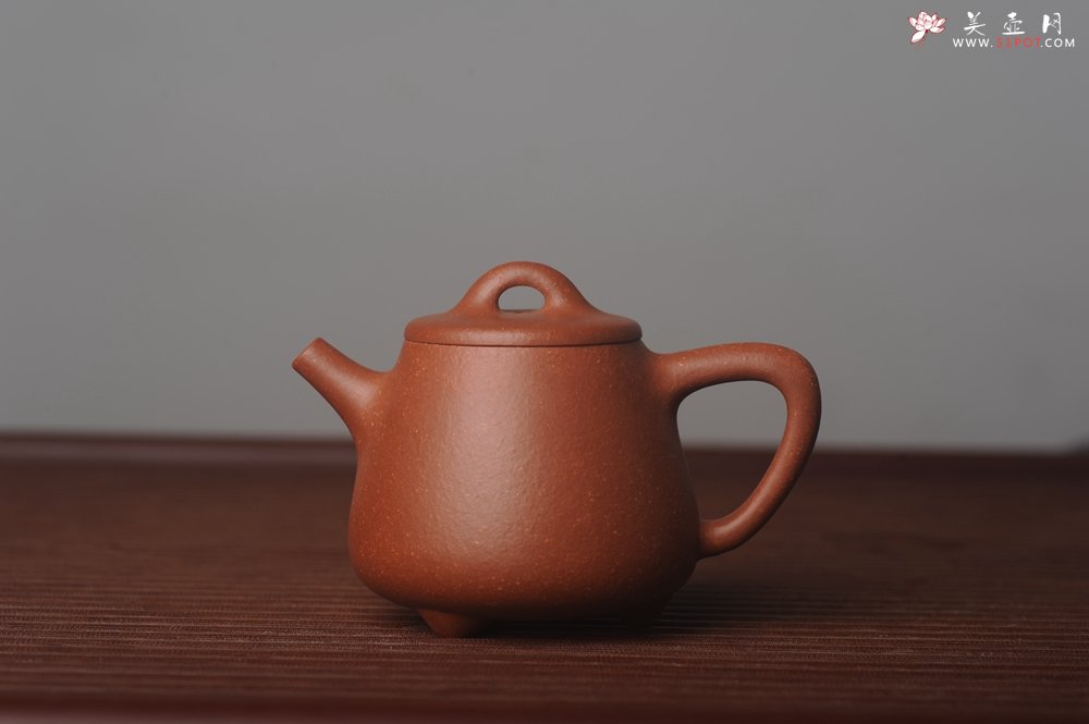 紫砂壶图片：美壶特惠  精工红降坡泥高石瓢 茶人醉爱 - 宜兴紫砂壶网