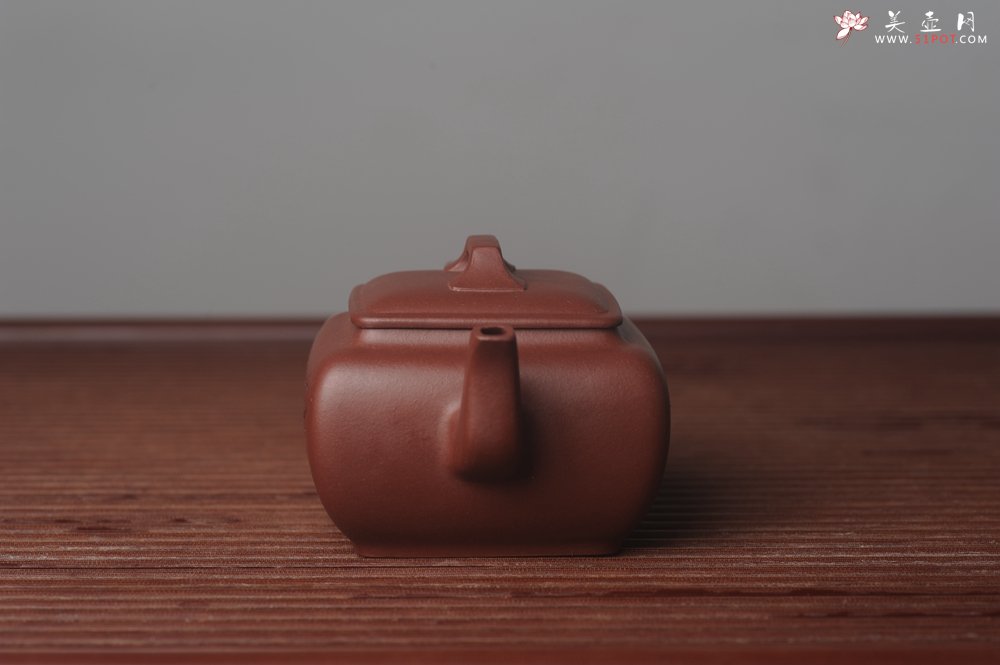 紫砂壶图片：美壶特惠 精品宝瑟四方方樽 陈俊儒精心装饰 - 宜兴紫砂壶网