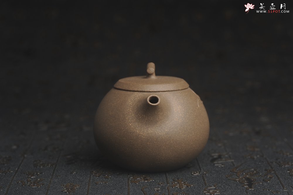 紫砂壶图片：美壶特惠 精致青段茄瓜物语壶 茶人醉爱 - 宜兴紫砂壶网