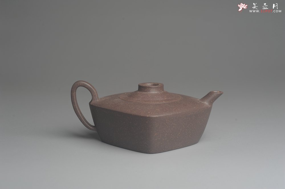 紫砂壶图片：美壶特惠 精致青灰段泥四方无名壶 茶人醉爱 - 宜兴紫砂壶网