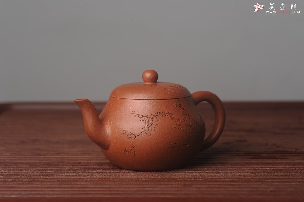 紫砂壶图片：潜力股周小培原创全手工缘德壶 通转梅花 特文气 - 宜兴紫砂壶网