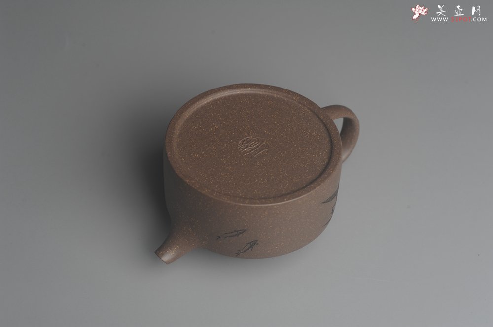 紫砂壶图片：美壶特惠 精工青段牛盖井栏壶 茶人醉爱 - 宜兴紫砂壶网