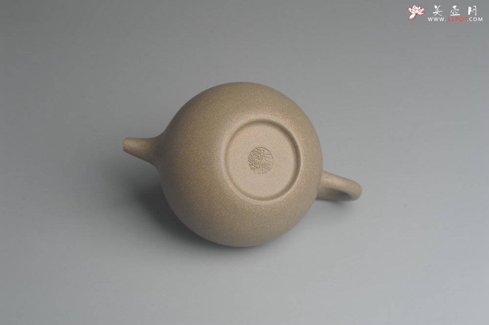 紫砂壶图片：美壶特惠 精致青段寿珍掇球茶壶 性价比高 茶人醉爱 - 宜兴紫砂壶网