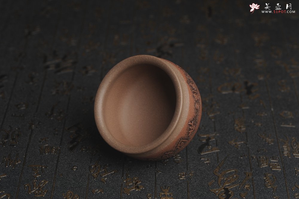 紫砂壶图片：美杯特惠 精致厚重雅致紫砂主人杯 世间那（哪）有岁月静好 只因有人负重前行 - 宜兴紫砂壶网