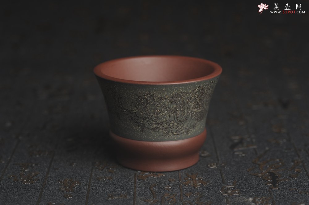 紫砂壶图片：美杯国庆特惠 精品好泥好工好刻雅致特厚实松鼠主人杯二式 - 宜兴紫砂壶网