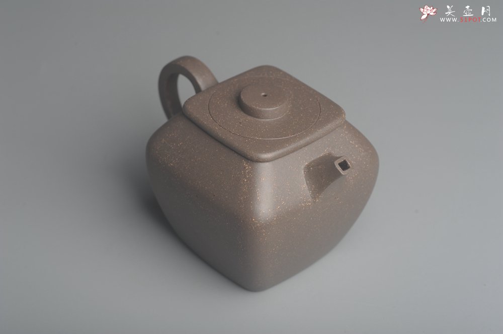 紫砂壶图片：美壶特惠 优质青灰段泥精致混方巨轮壶 茶人醉爱 - 宜兴紫砂壶网