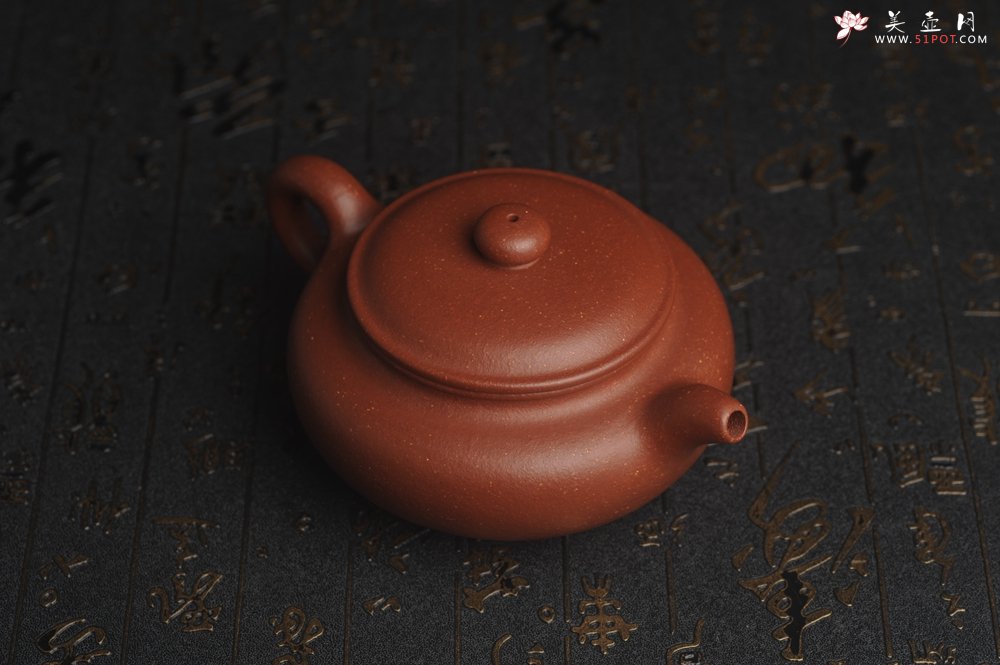 紫砂壶图片：美壶特惠  精致特好降坡泥扁仿古 茶人醉爱 - 宜兴紫砂壶网