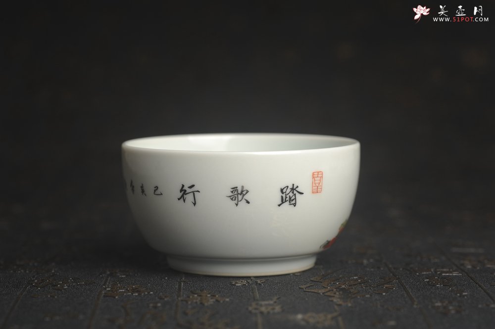 紫砂壶图片：玄辰器 精品古彩踏歌行主人杯压手杯 景德镇茶杯 茶人醉爱 - 宜兴紫砂壶网