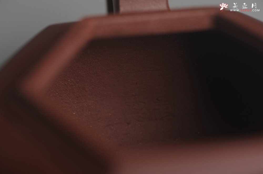 紫砂壶图片：美壶特惠 精致全手工六方雪华 泥料超好 矿物质丰富 - 宜兴紫砂壶网