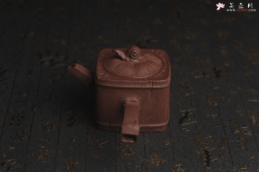 紫砂壶图片：美壶特惠 精致蜗牛四方竹唐羽壶 茶人醉爱 - 宜兴紫砂壶网