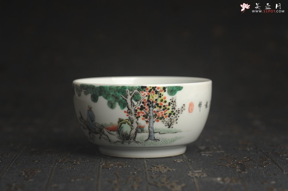 紫砂壶图片：玄辰器 精品古彩踏歌行主人杯压手杯 景德镇茶杯 茶人醉爱 - 宜兴紫砂壶网